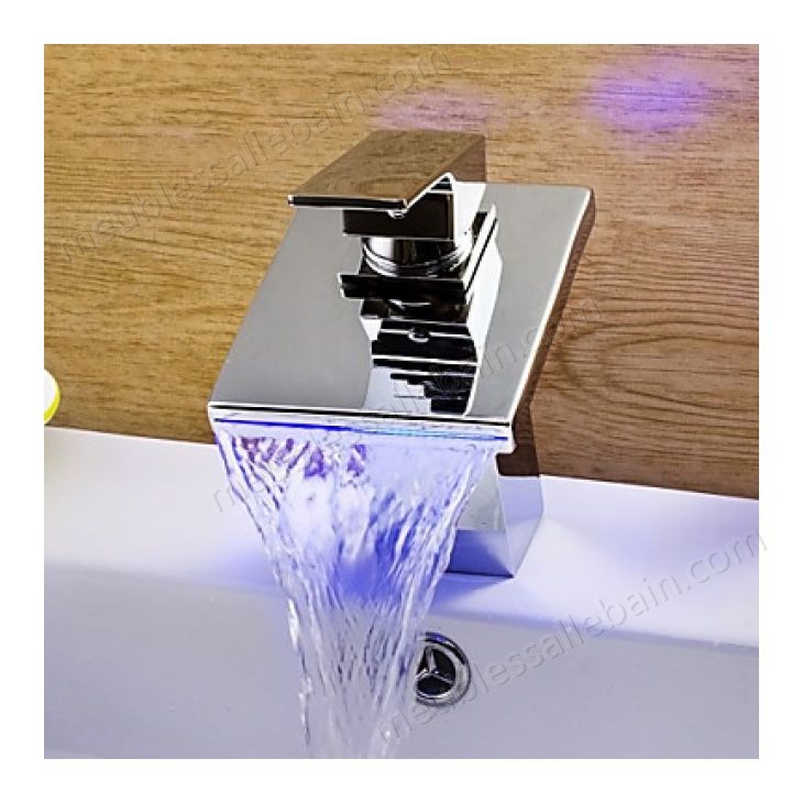 Prix Compétitif Robinet salle de bain contemporain à poignée unique fini en métal chromé, robinet LED (3 couleurs) - -0